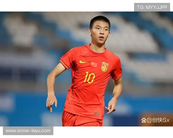 足球新星崭露头角成为国家队核心球员备受瞩目展现无限潜力