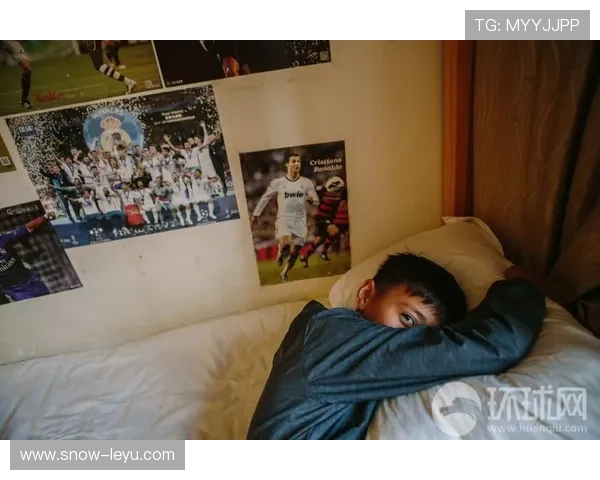 足球球星可爱闺女成长故事引发网友关注温馨瞬间频频登场