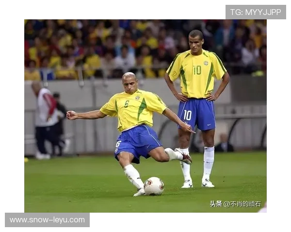 远古足球巨星盘点：十大传奇球员的辉煌历程与历史地位解析